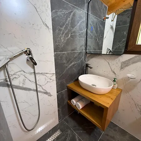 Bujtina Lindi Pensión Rrogam i Shales