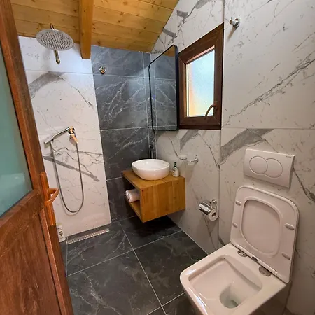 Bujtina Lindi Pensión *