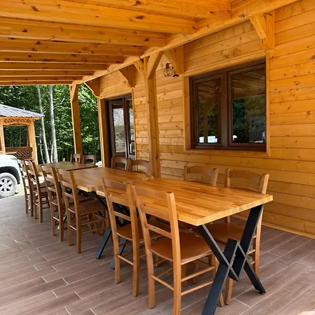 Bujtina Lindi Gasthof *