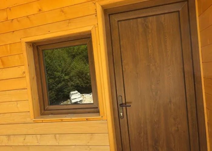 Bujtina Lindi *
