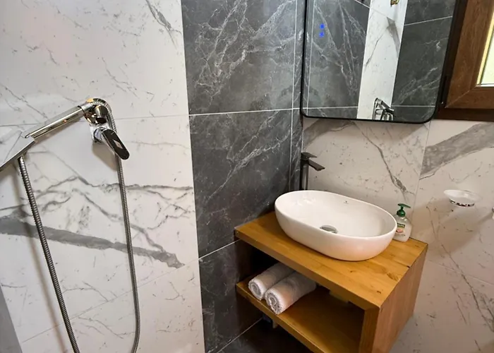 Bujtina Lindi 招待所 Rrogam i Shales